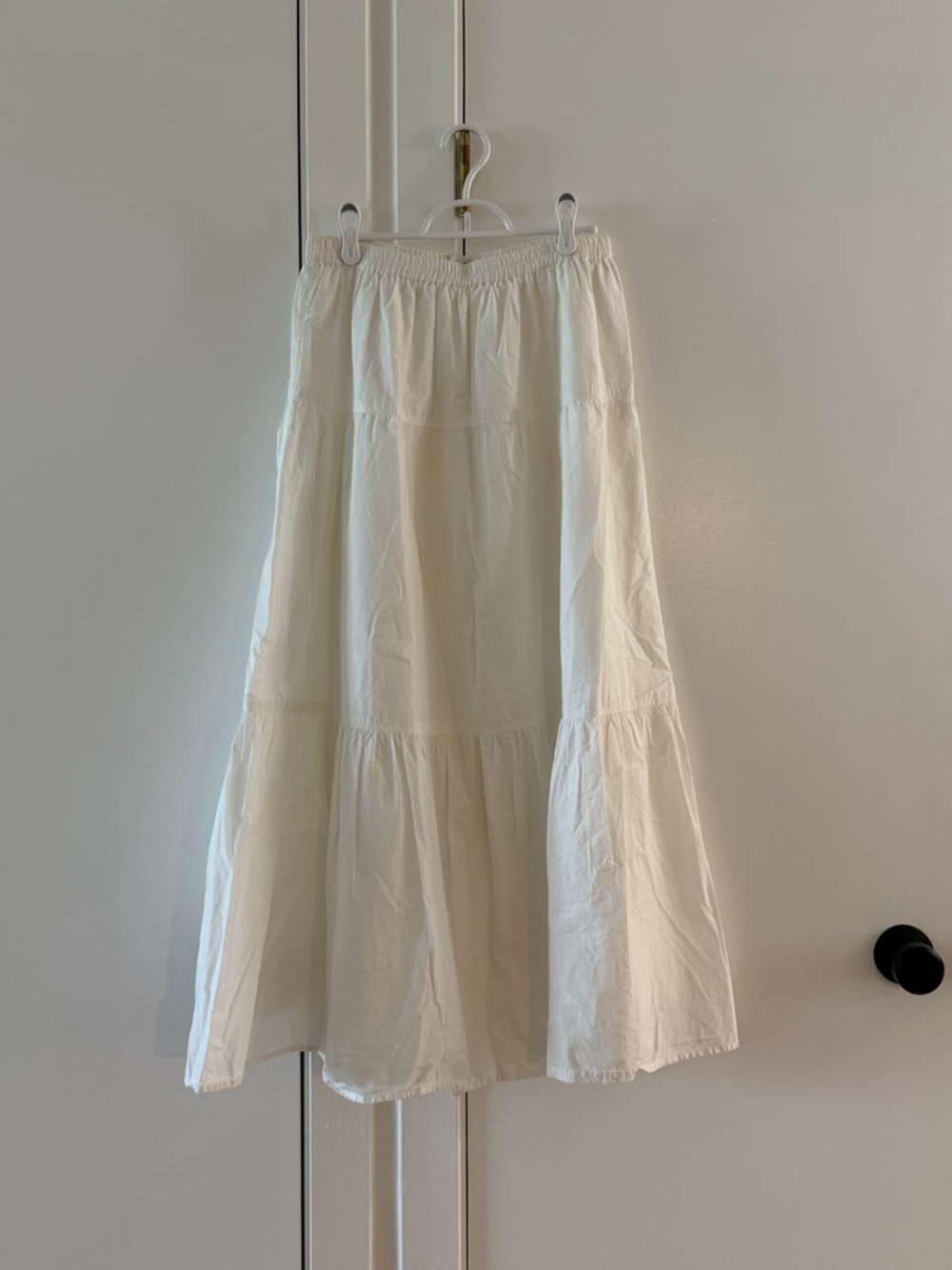 Aritzia Women’s White Tiered Maxi Skirt